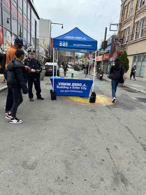 Earlier today your traffic team was out at Flatbush Avenue and Hillel Place with @NYC_DOT . Together they shared some safety tips with pedestrians and bicyclists at this busy intersection. #visionzero @NYPDTransport @NYPDBklynSouth