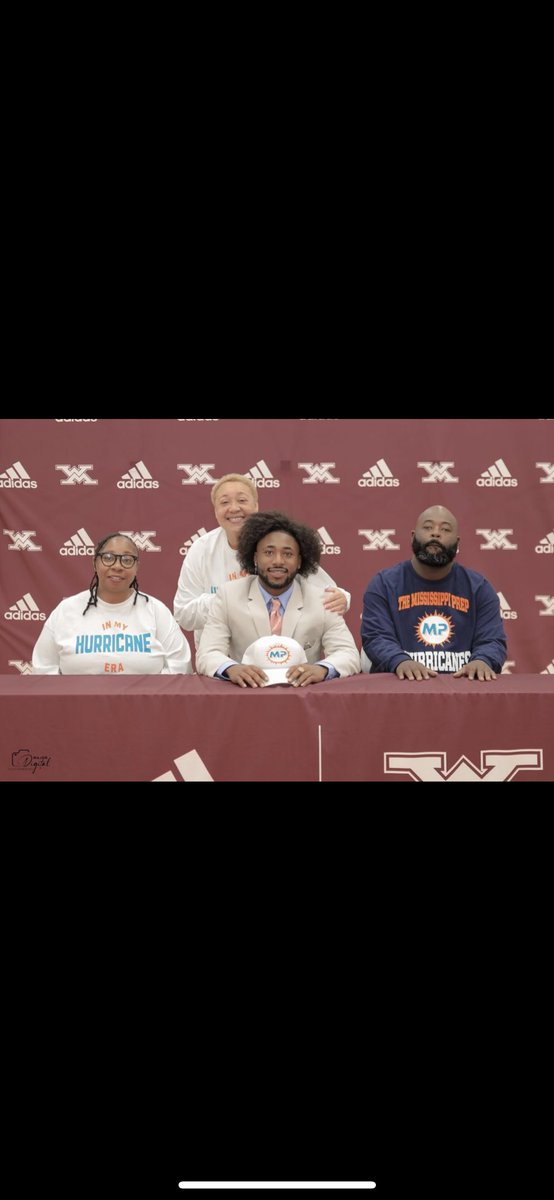 jeremystrong111's tweet image. Officially Official !!! 📸💙 #GoCanes 
@coachdeemp @coachRodMP @LilphamMatt_QB @coachdotch @PrepMississippi