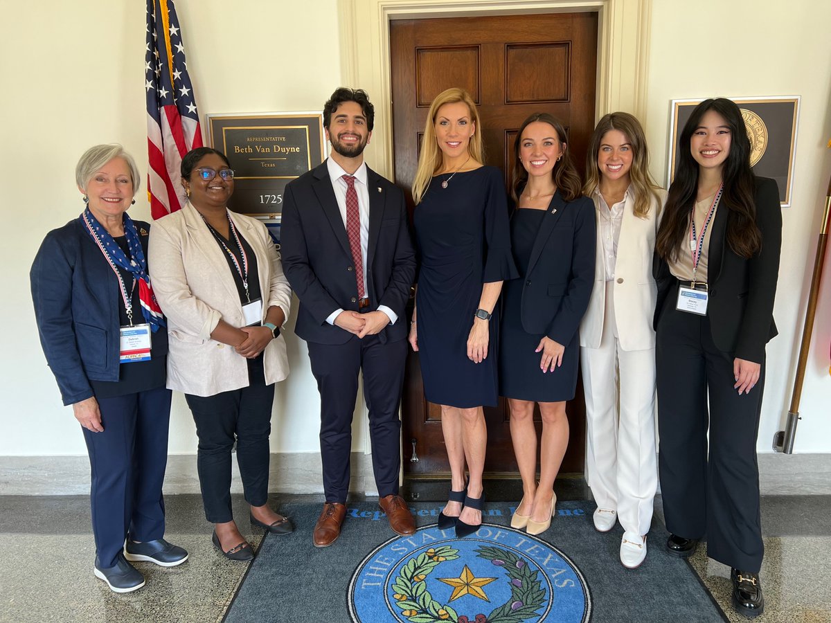 I had a great meeting with North Texas dental students from the @adeaweb yesterday! I was glad to speak with our future health professionals and learn more about their goals. Thanks for coming by.