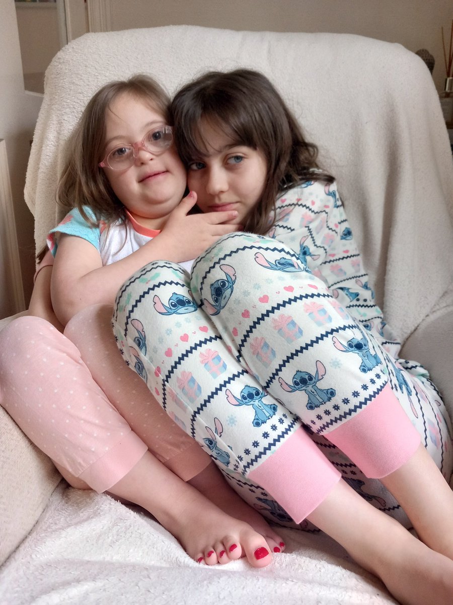 Edith and big sister Iris! They have a super bond! #ItsaSiblingThing #NationalSiblingsDay2024 @Sibs_uk