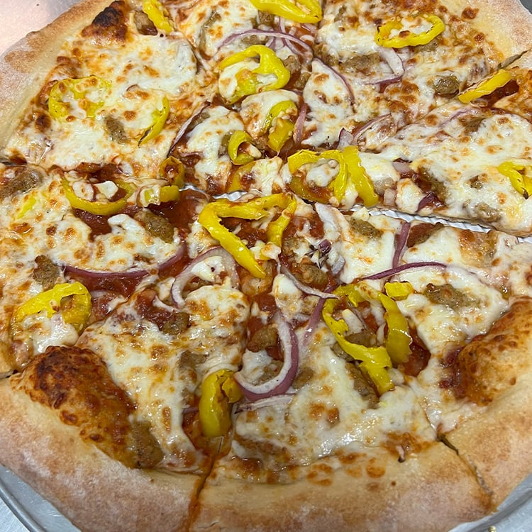Sausage, onions, and banana peppers. 
.
.
.
.
#Pizza #🍕 #🍕🍕🍕 #ILovePizza #MOREThanPizza #LocalPizza #LocalPizzeria #LocalRestaurant #EatLocal #SupportLocal #MadMushroom #FeedYourHead