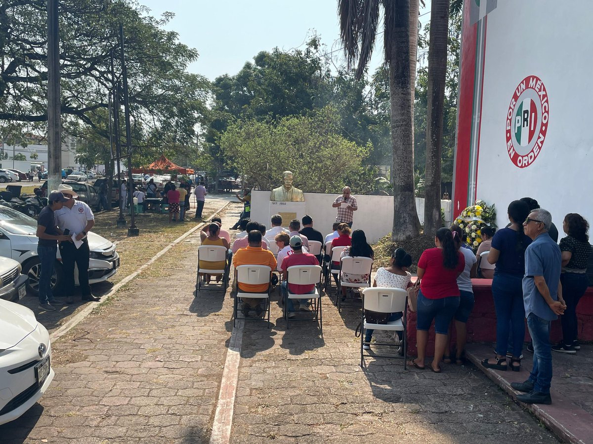 La CNC QR llevo acabo una Ceremonia cívica en conmemoración al CV  Aniversario Luctuoso del General Emiliano Zapata Salazar, su lucha, ideales y causas  siguen vigentes hoy en día, encabezada por el Lic. Luis Martin Lopez, Dirigente de la CNCQR y Ing. Pedro Flota Alcocer.
