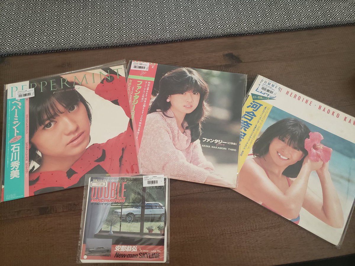 aria_sounds's tweet photo. I was finally able to buy more 😭

Three LP records and one 7" single 💿 

The collection grows............. https://t.co/EdNcuAJWpz