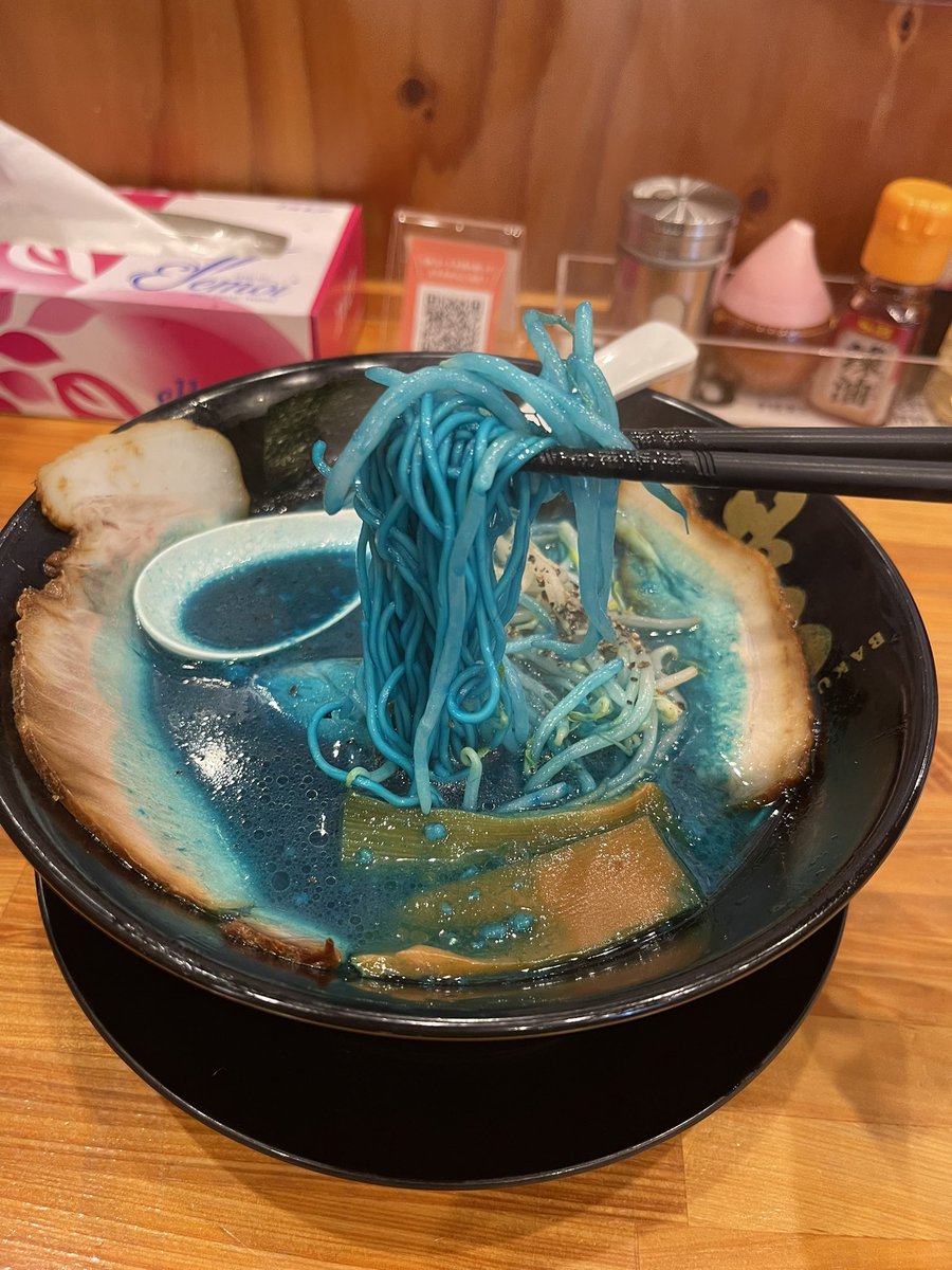 Hongo1999's tweet photo. トロピカル🏝️な豚骨ラーメン
#麦笑　#青のとんこつ　#麦笑豊田店　#ライダー https://t.co/VAhCUzjl6Z