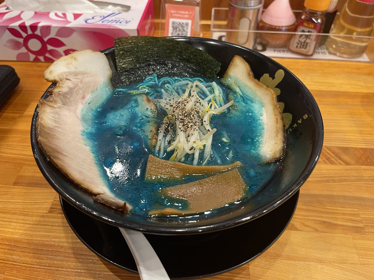 Hongo1999's tweet photo. トロピカル🏝️な豚骨ラーメン
#麦笑　#青のとんこつ　#麦笑豊田店　#ライダー https://t.co/VAhCUzjl6Z
