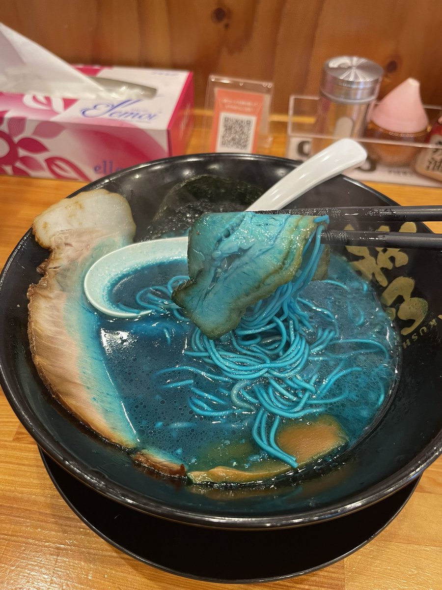 Hongo1999's tweet photo. トロピカル🏝️な豚骨ラーメン
#麦笑　#青のとんこつ　#麦笑豊田店　#ライダー https://t.co/VAhCUzjl6Z