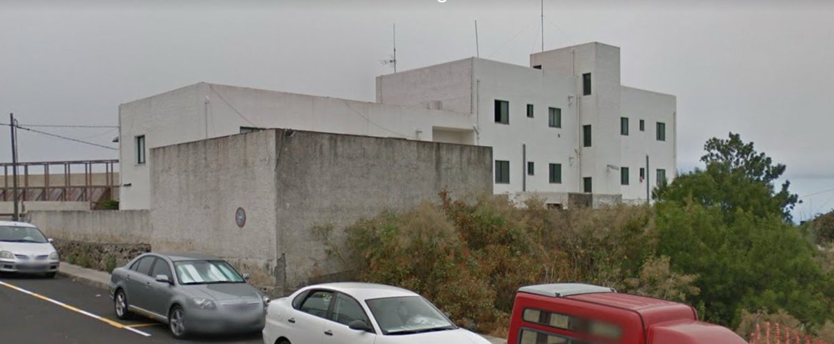 #cadadíauncuartel (831)
Hoy vamos a conocer la #casacuartel de #Tijarafe (Santa Cruz de Tenerife):

📐
💶 @guardiacivil
🗓 1972
📍 28,71108° N, 17,95700° O
🏘 7
1/4