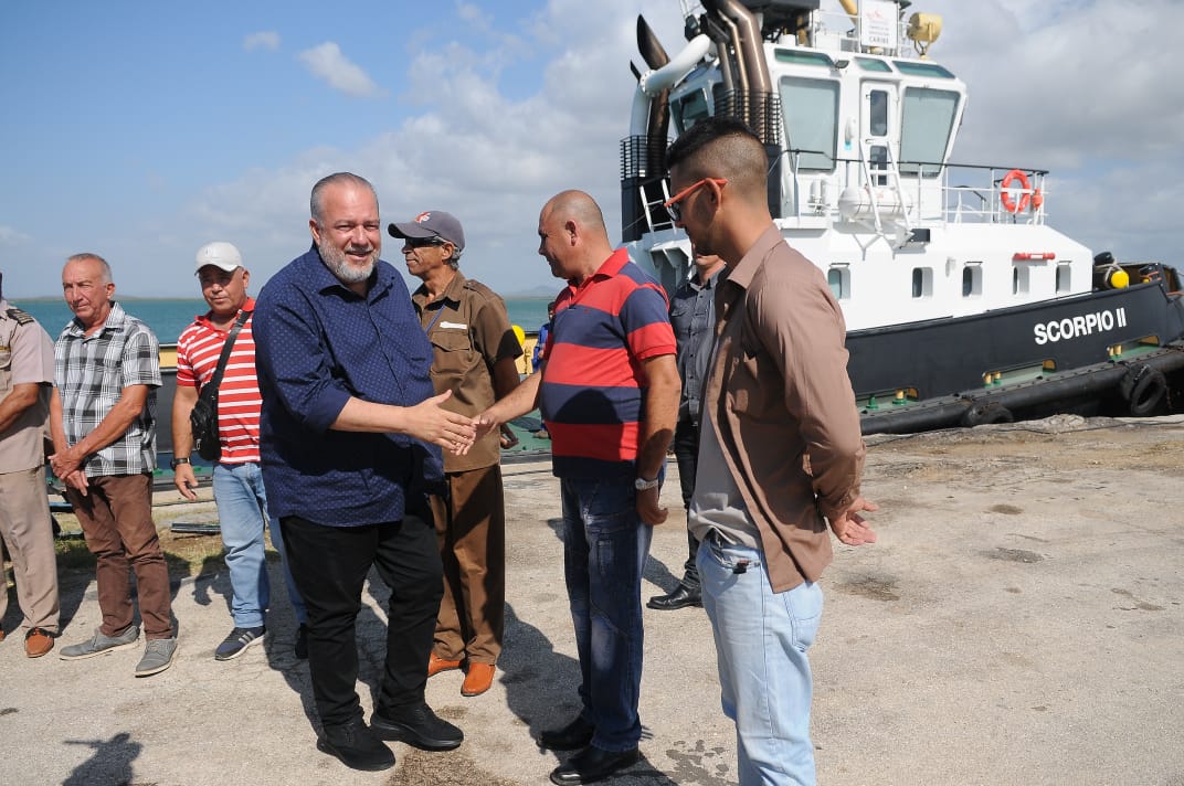 Dialogamos con trabajadores del Puerto de Antilla y con pescadores del municipio sobre las distorsiones que existen, cómo corregirlas, dinamizar la economía y elevar los aportes del territorio a la provincia y al país. #GenteQueSuma