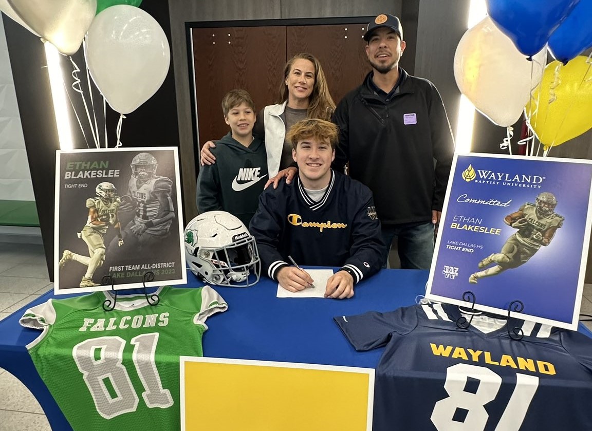 Lake Dallas added to its growing list of athletes signing to play college sports this school year with a sizable batch of 17 signees at Wednesday's spring signing ceremony. The group was headlined by eight signees from the school's football team. dentonrc.com/sports/high_sc…