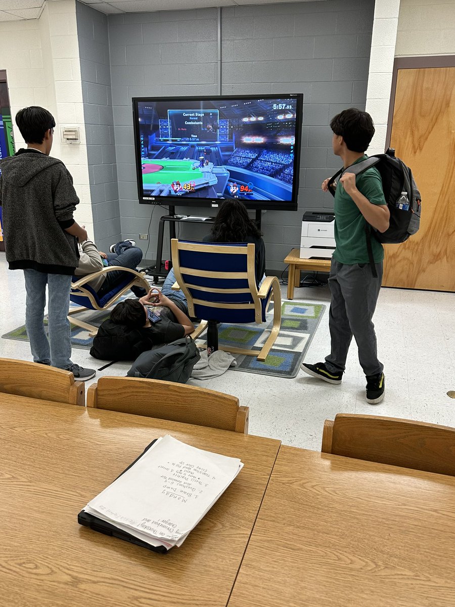 Gaming fun after school in the library! 🎮 @annvega @Rowe006