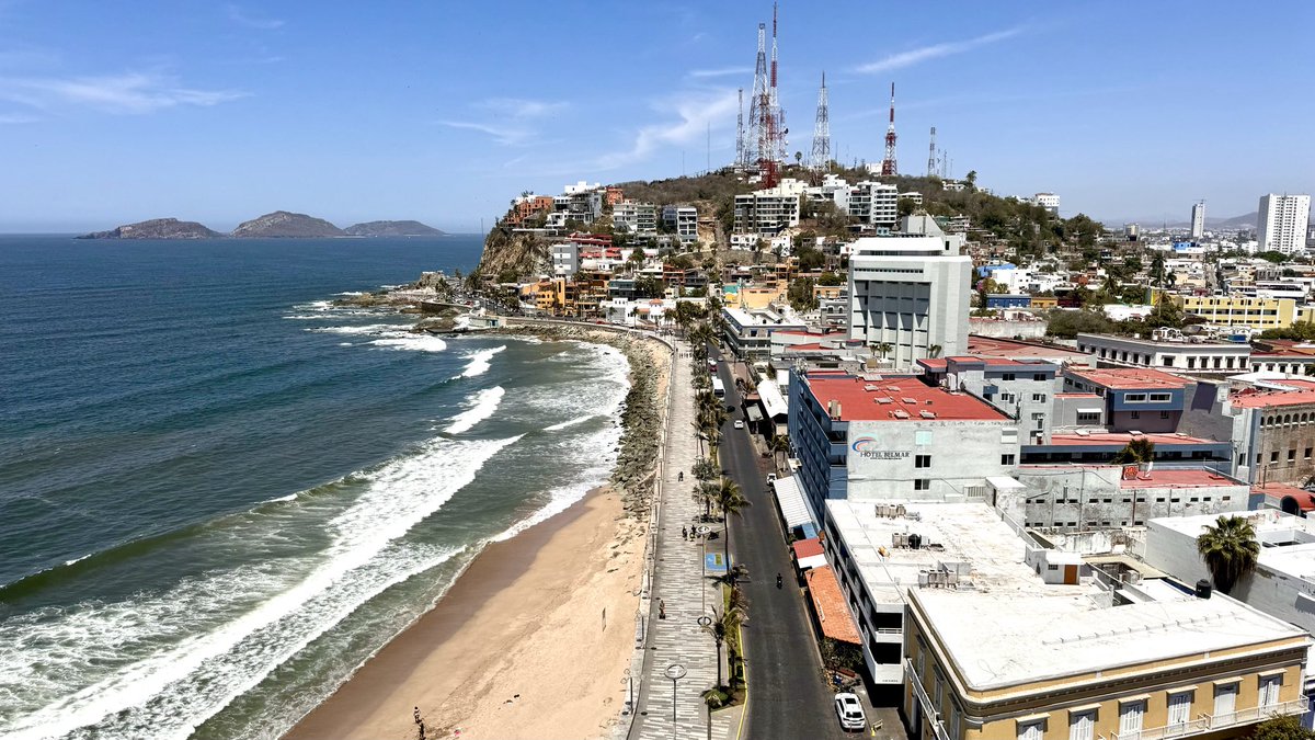 Nuestra última noche en Mazatlán - #eclipse #mexico — Una ciudad hermosa y amigable con Banda y tequila y el Malecón ⁦@ChicaMaps⁩