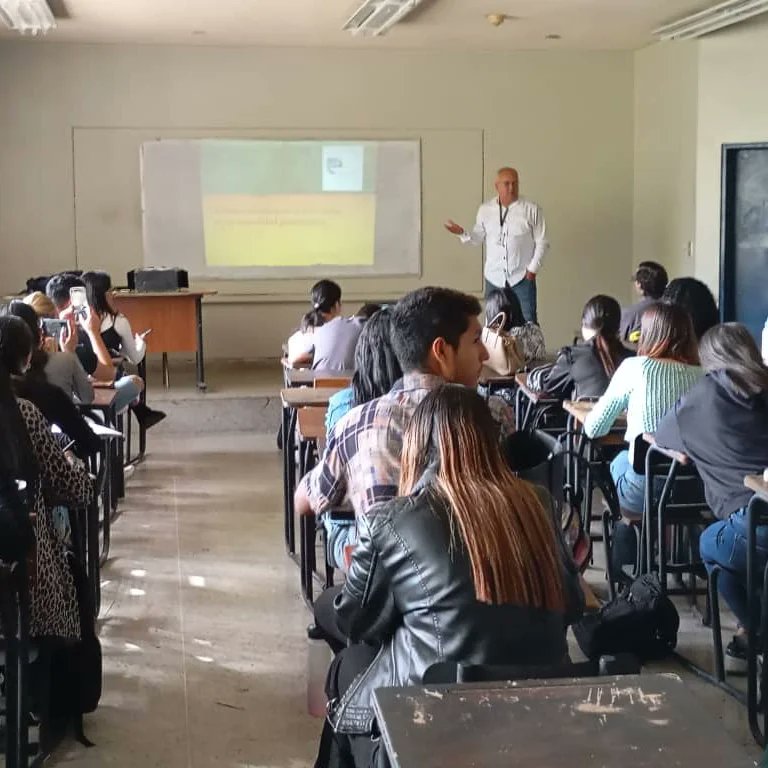 #Hoy #10Abril Edgar Cárdenas <a href="/Edgarcardenasp/">Edgar Cárdenas</a>, Secretario General de <a href="/CNPCaracas/">CNP Caracas</a> , estuvo en  Universidad Santa María <a href="/usm_vzla/">Universidad Santa María</a>  ,  en  conversatorio "Transversalidad de la entrevista en la actualidad periodistica, actividad conducida por el Prof. <a href="/alexisg_17/">Alexis González N</a> .
