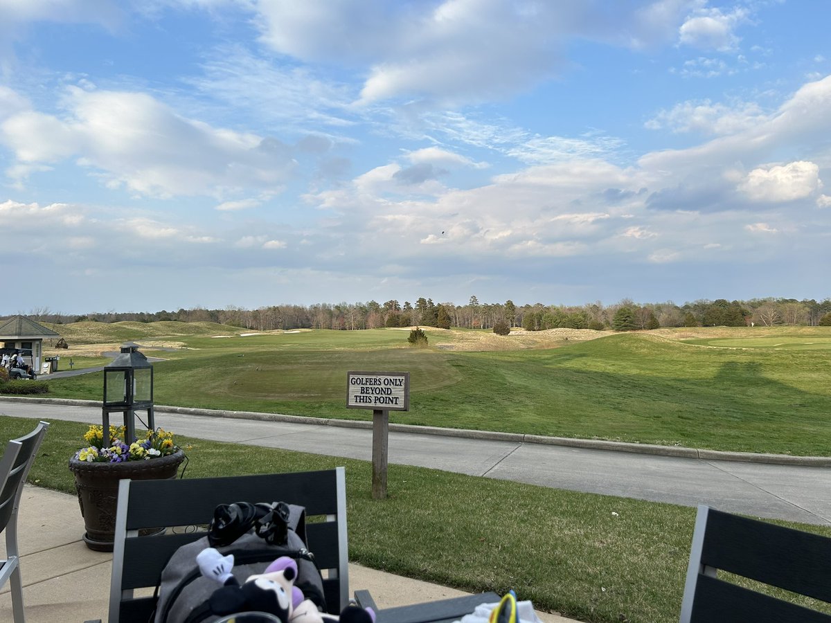 Not a bad view for dinner tonight. Can any of my south Jersey peeps figure out where I’m at? By the way, I love when the sky looks like this! High and low clouds mixed.