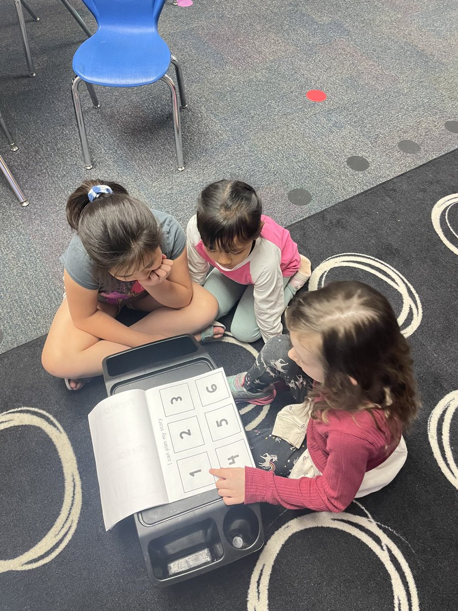 We had some special guests from Miss Woodall’s class listen as we touch and told our stories. The second graders gave great advice as first grade planned their writing. Thank you @miss_woodall for collaborating with us! @Crestview_NKC #CrestviewWeBelong