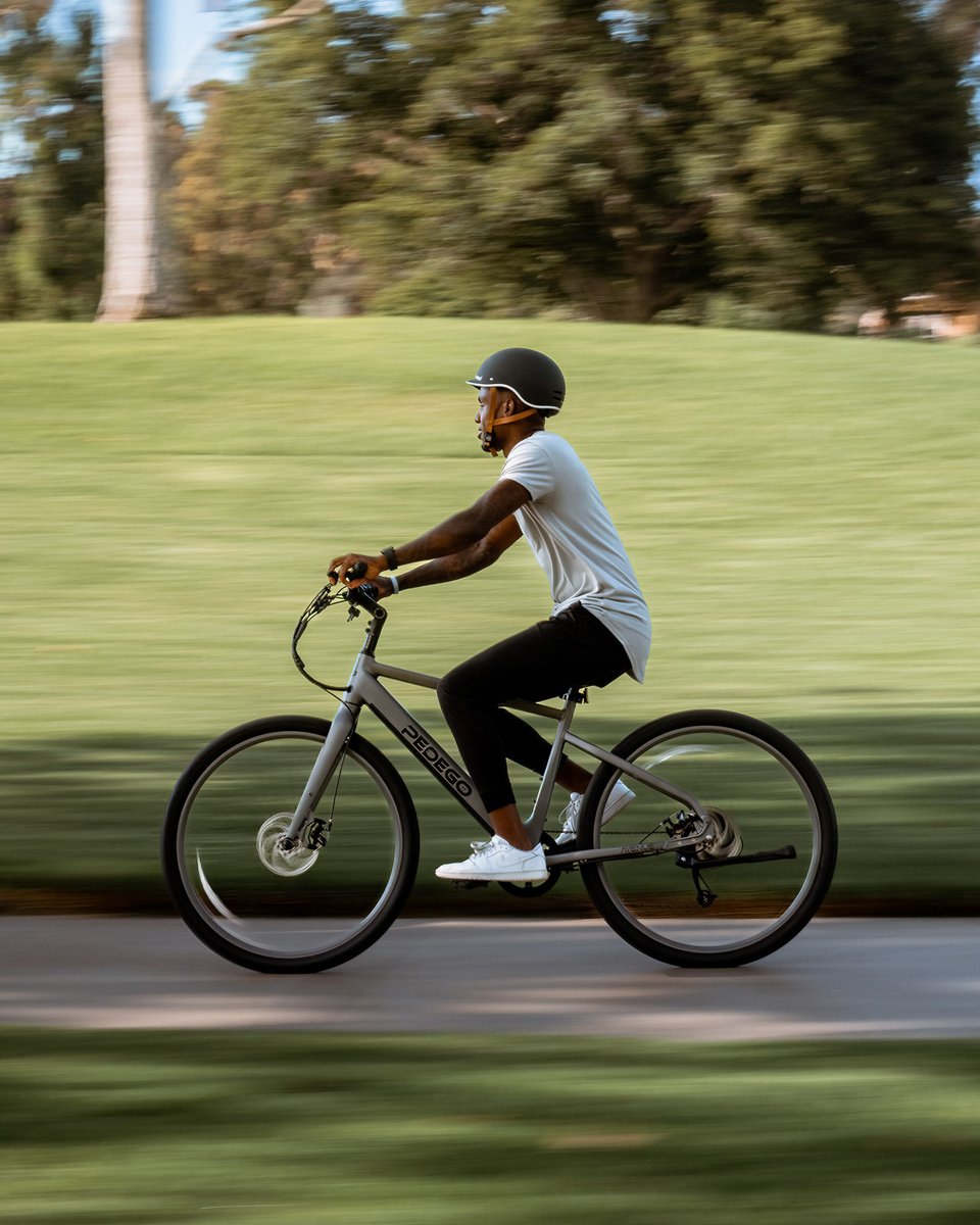 The Avenue's lightweight design and sporty handling make it the perfect bike for everyday use. Visit your local Pedego dealer for a test ride today! ⚡#Pedego
