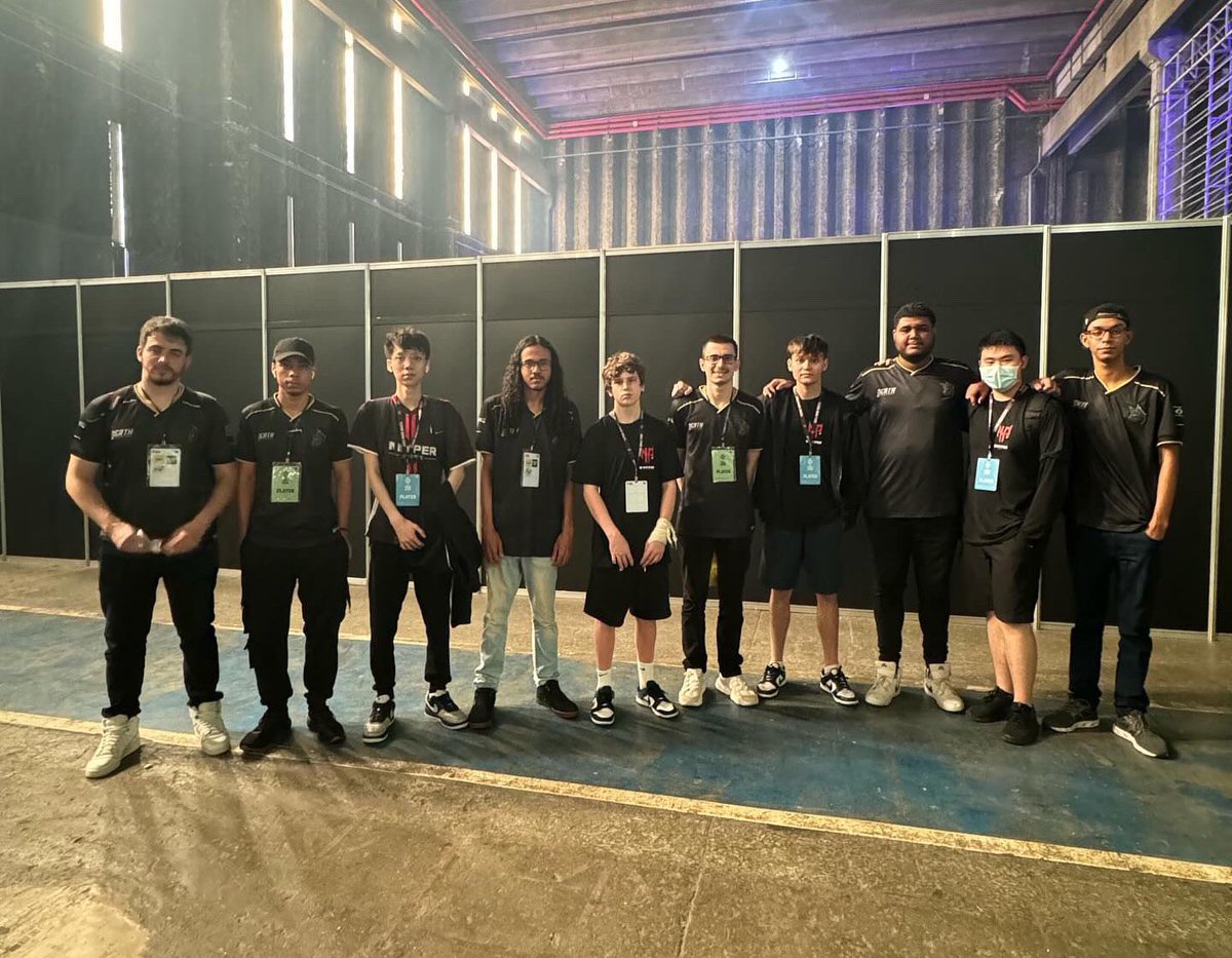 Best looking group in town! It was a surreal feeling to meet <a href="/deathwolvesgg/">Death Wolves</a> at #PMGO2024. Let’s meet again soon on the battlegrounds. 💪🏻 

#PUBGMOBILE #PUBGMESPORTS #RunItHyper ♥️