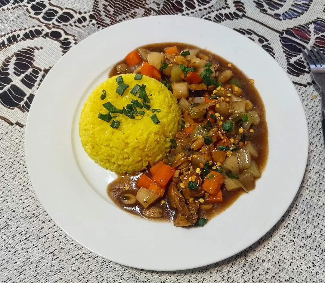 Pollito almendrado y arroz con azafrán para la comida!
Gustan?