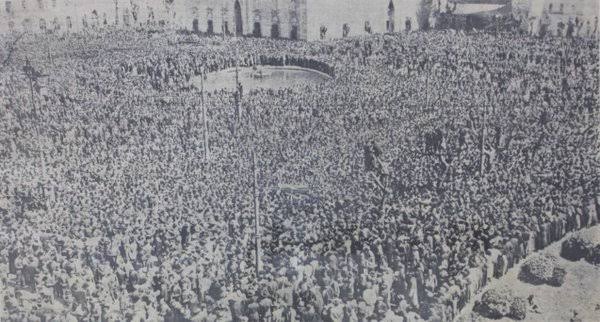 Mareşal Fevzi Çakmak Paşa'nın cenaze törenindeki muazzam kalabalık. (İstanbul, 1950)