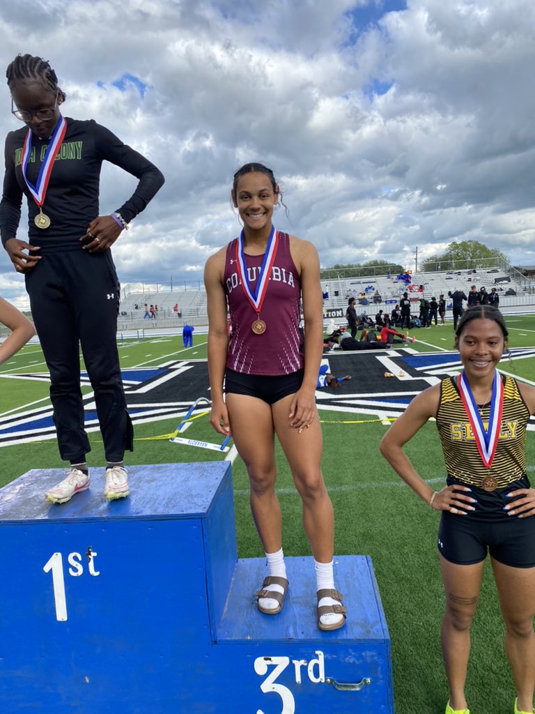 Another punched ticket to the regional track meet by @alyssarecruitin with a 3rd place finish for the 400m dash at Navasota HS. #Ride4theC @CBISDTx @CHSAthl