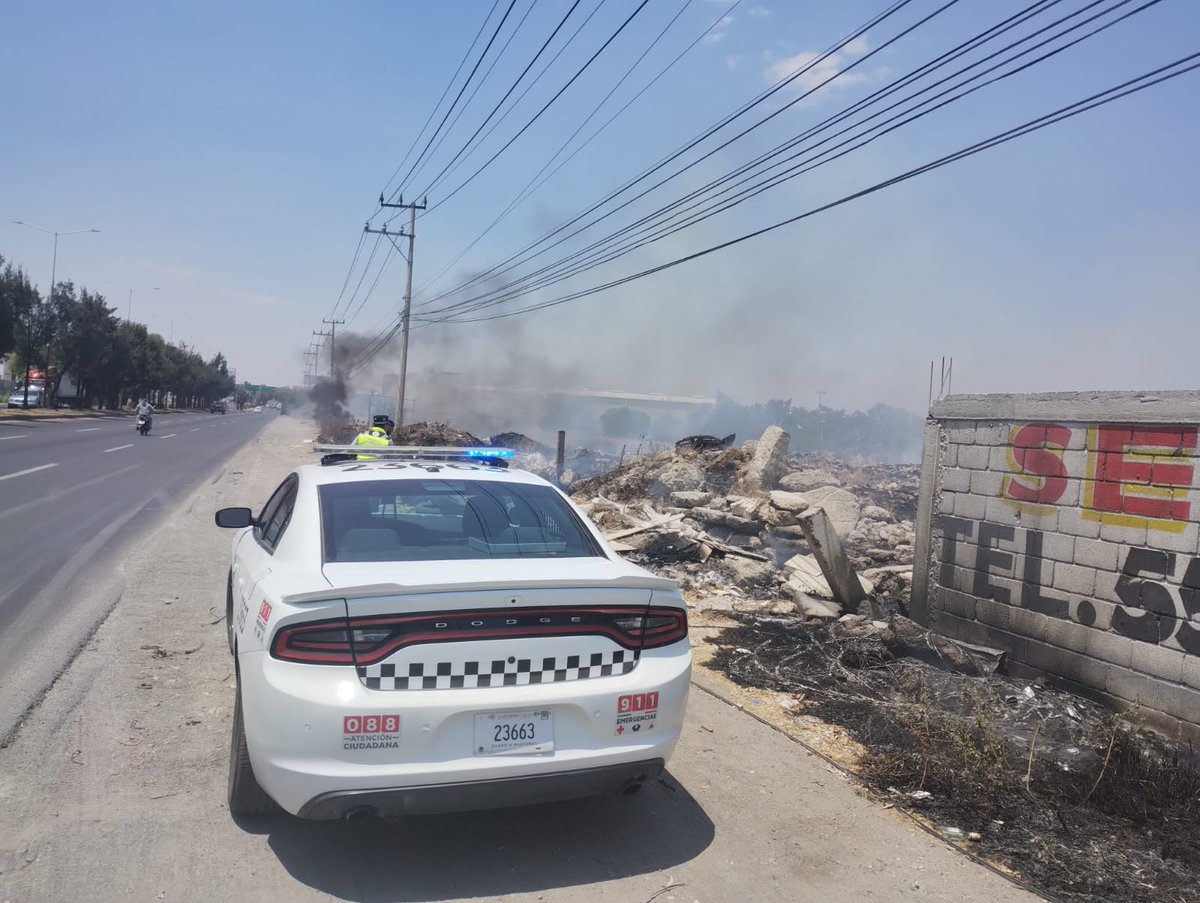 En apoyo a las acciones de protección civil, la #GuardiaNacional activó el #PlanGN_A de auxilio a la población para la sofocación de un incendio registrado en un predio sobre la carretera Texcoco-Ecatepec en el #EdoMéx.