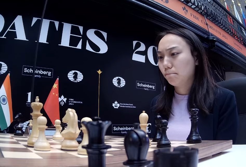 A look of relief for Lei Tingjie 😅, who finally has a winning position (!!) after Humpy blundered a pawn in time trouble! 🤯

twitch.tv/chess
📷: FIDE
#chess #womeninchess #FIDECandidates