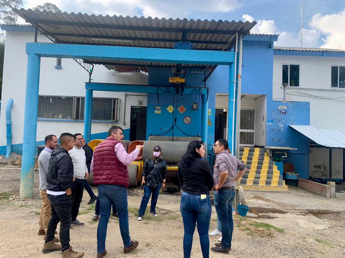 John_Carrero's tweet photo. Recorrimos Planta de Tratamiento de Agua Potable de Chiquinquirá cumpliendo acuerdos pactados entre @gobboyaca, @carlosandresamayar, la @alchiquinquira y la @boyacaespb para avanzar en modificaciones y mantenimientos encaminados en mejorar calidad de vida de los Chiquinquireños. https://t.co/GJhgBdXZ9p