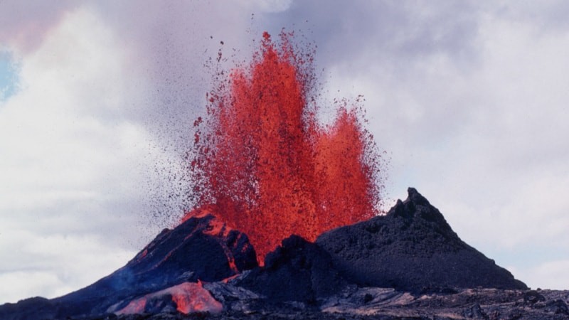 In #free Sally Ride Science workshop “Fire and Ice,” kids will explore fiery and freezing phenomena as they discover why volcanoes erupt and how icebergs form. ⁠Coming April 30 to Rancho Penasquito Library #LibraryNExT @SDPublicLibrary @UCSDExtStudies: sandiego.gov/librarynext