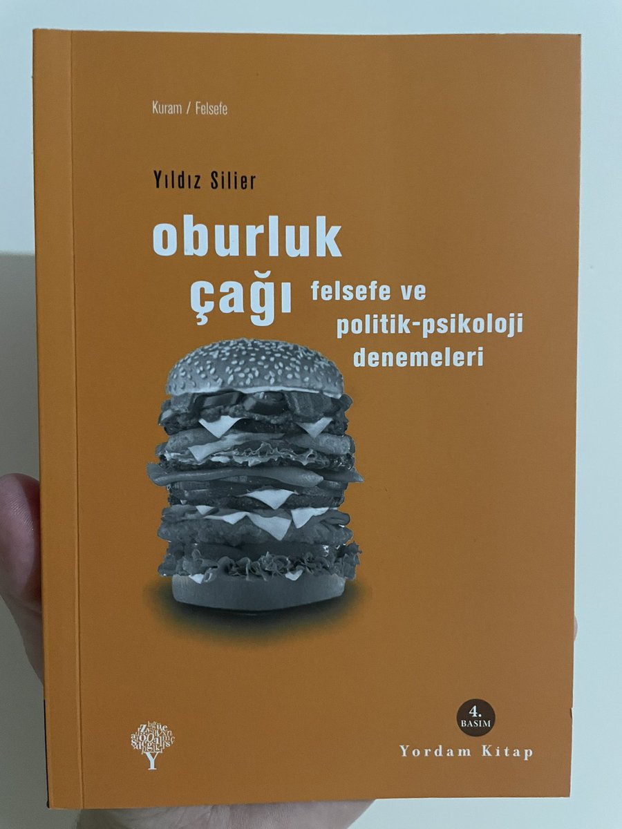 Son zamanlarda gördüğüm en nitelikli tespit: “Radikal, her şeye muhalif, biraz anarşizmden beslenen ama solcu olmayan, postmodern bir isyankârlık hakim hale geliyor. Elinde Nietzsche’nin çekicine benzeyen bir balyozla, geçmiş tüm felsefi sistemlere ve ideolojilere saldıran, tüm…