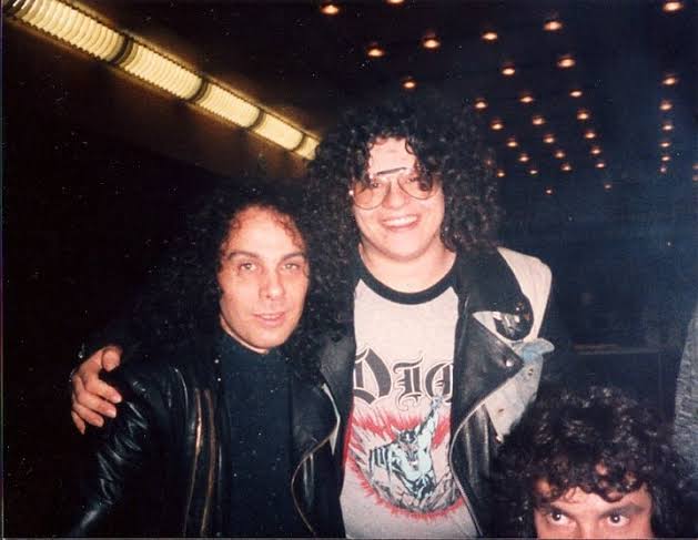 Messiah Marcolin (ex-Candlemass) ve ulu önder Ronnie James Dio.

Sağ alttaki de Vinnie Appice sanırım.