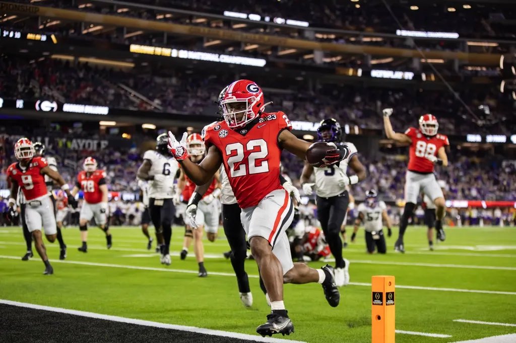 Georgia RB Branson Robinson shares injury update: @TPLGeorgia 

🗣️ “Tell them don’t worry about the timeline, just know when I come back, when I get back, it’s going to be hell…

To be honest, I feel good now. I feel like I can go out there now, but you know, taking it…