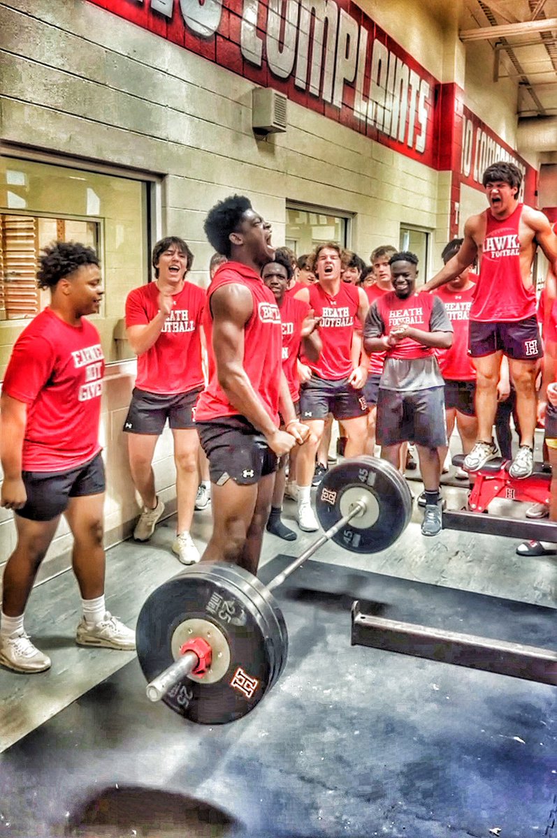 @HeathHawksFb FR Landon Foster 275 Clean this morning was electric! ⚡️⚡️⚡️Love seeing the team come around to celebrate each others success. #soutHside