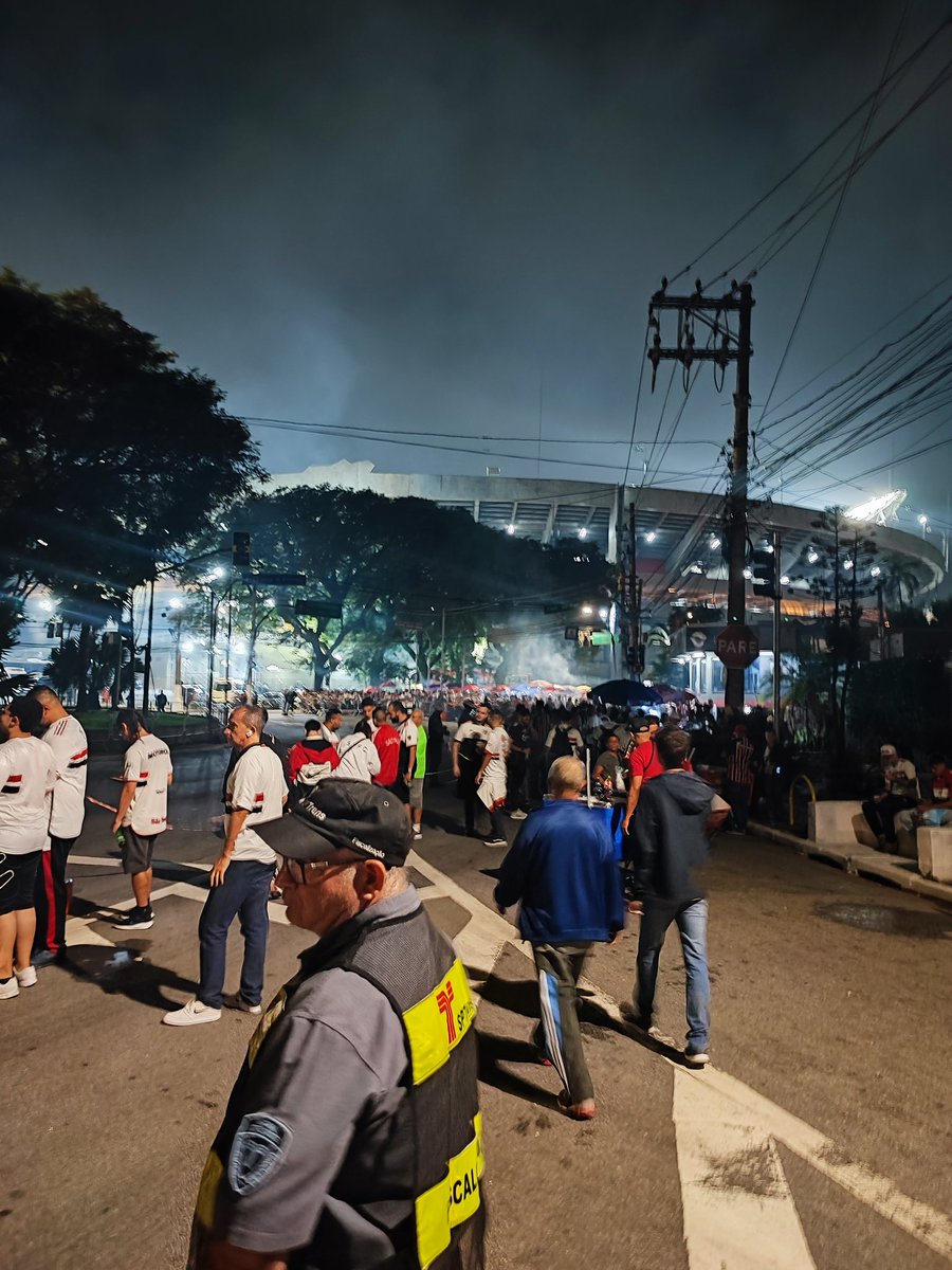 VAMOS @SaoPauloFC 🇾🇪

𝐍𝐨𝐢𝐭𝐞 𝐝𝐞 @Libertadores #TorcidaQueConduz
#MorumBIS 
#VamosSãoPaulo
#ComoEuTeAmoTRICOLOR 🇾🇪