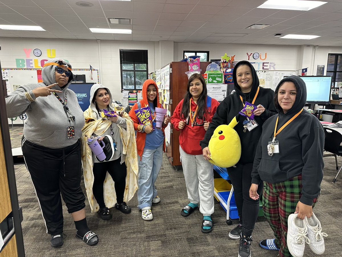 PerlaAlanis80's tweet photo. Teachers dressed as students and students dressed as teachers today @CFISDHolmsley https://t.co/RDTtsh24yJ