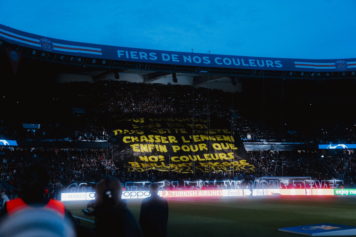 👏 Merci à vous pour le spectacle @Co_Ultras_Paris en tribune. (📸 @Flo_Pernet : MediaParisien)