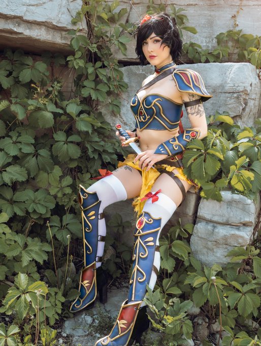 Never shared these ones yet of the armored snow white cosplay I made! https://t.co/7JoIYUmKjW