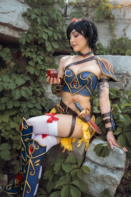 Never shared these ones yet of the armored snow white cosplay I made! https://t.co/7JoIYUmKjW