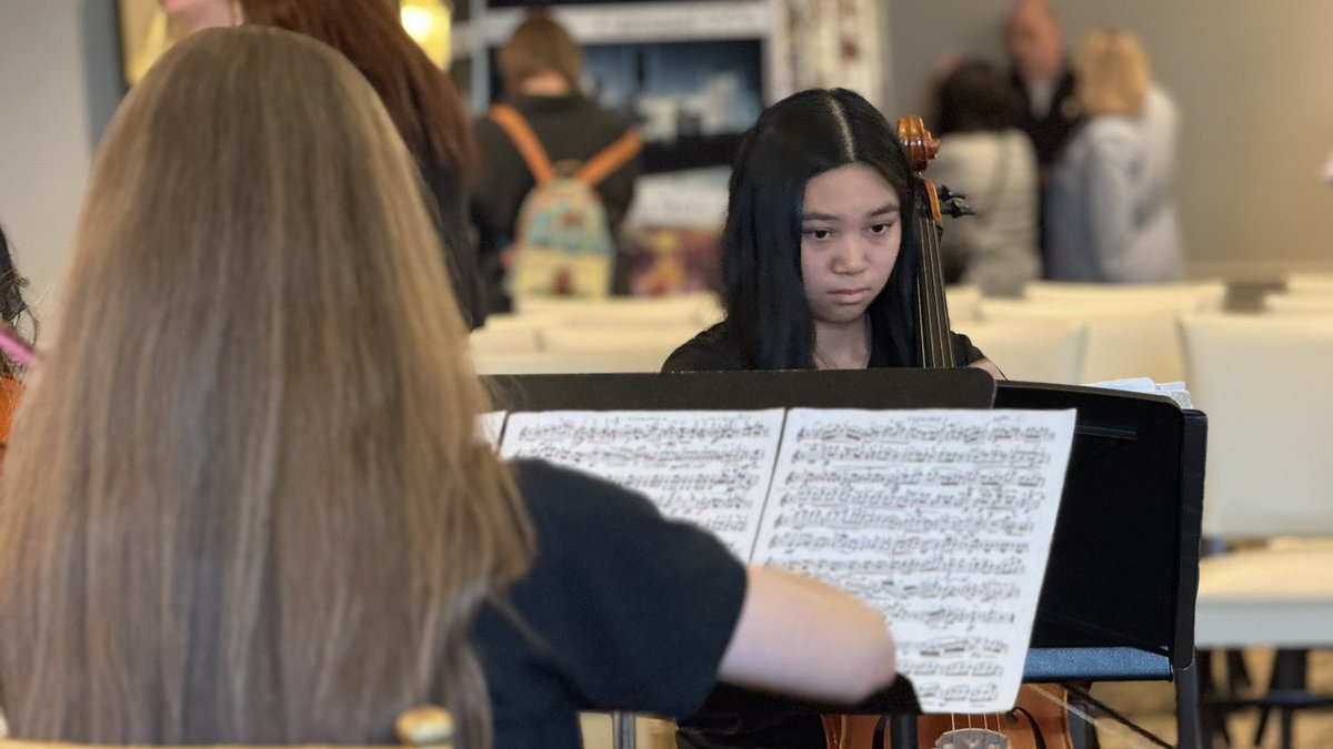 The @StationMS220 String Quartet is featured at the Secondary Fine Arts Historical Celebration at #BarringtonsWhiteHouse. The Arts in @Barrington220 schools have a long tradition of excellence. #Unifiedfor50 @220arts