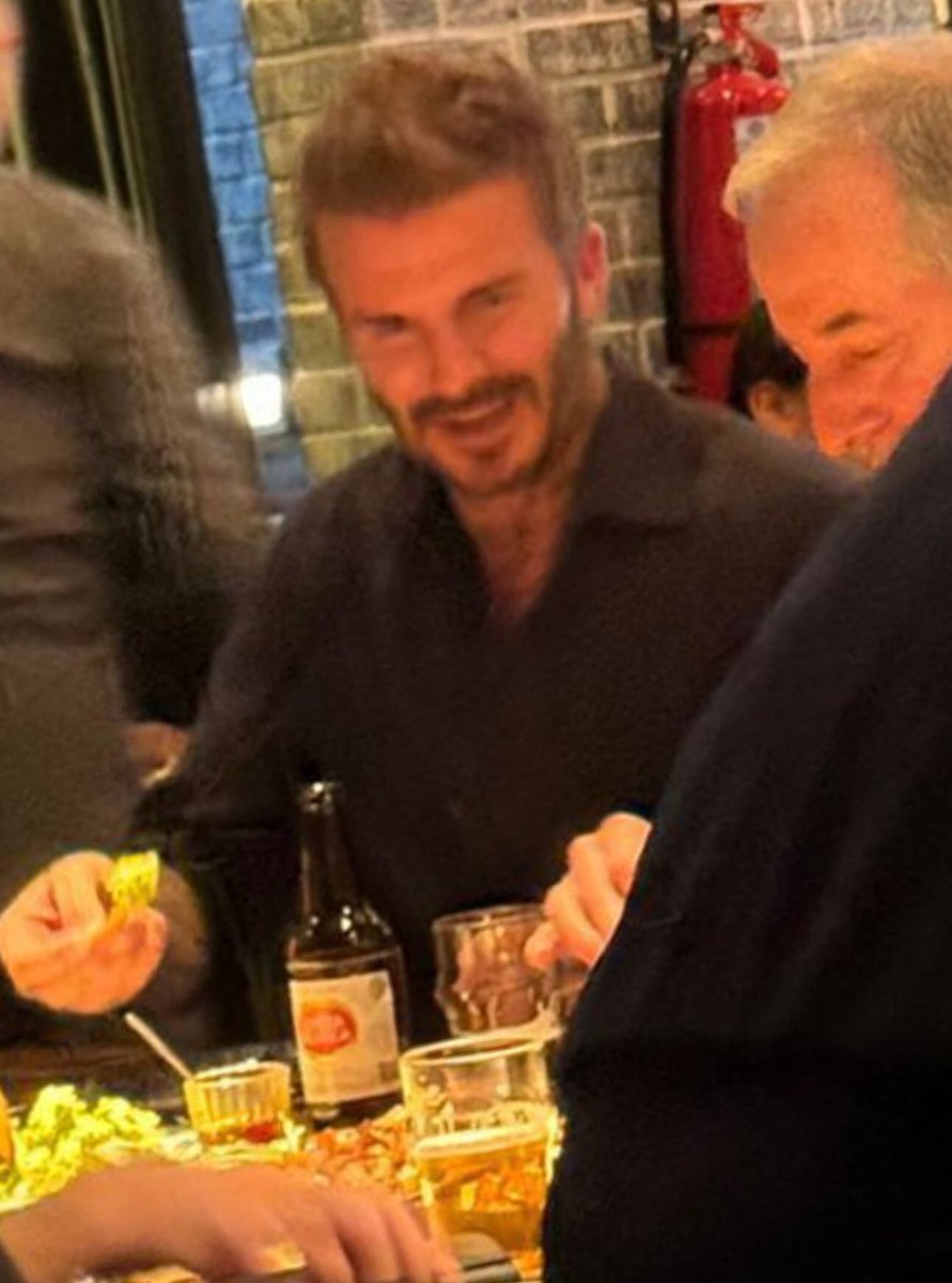 anak_rc's tweet photo. Cosas en común entre David Beckham y yo:

Nos gusta tomar Carta Blanca https://t.co/gywvOCNXcj