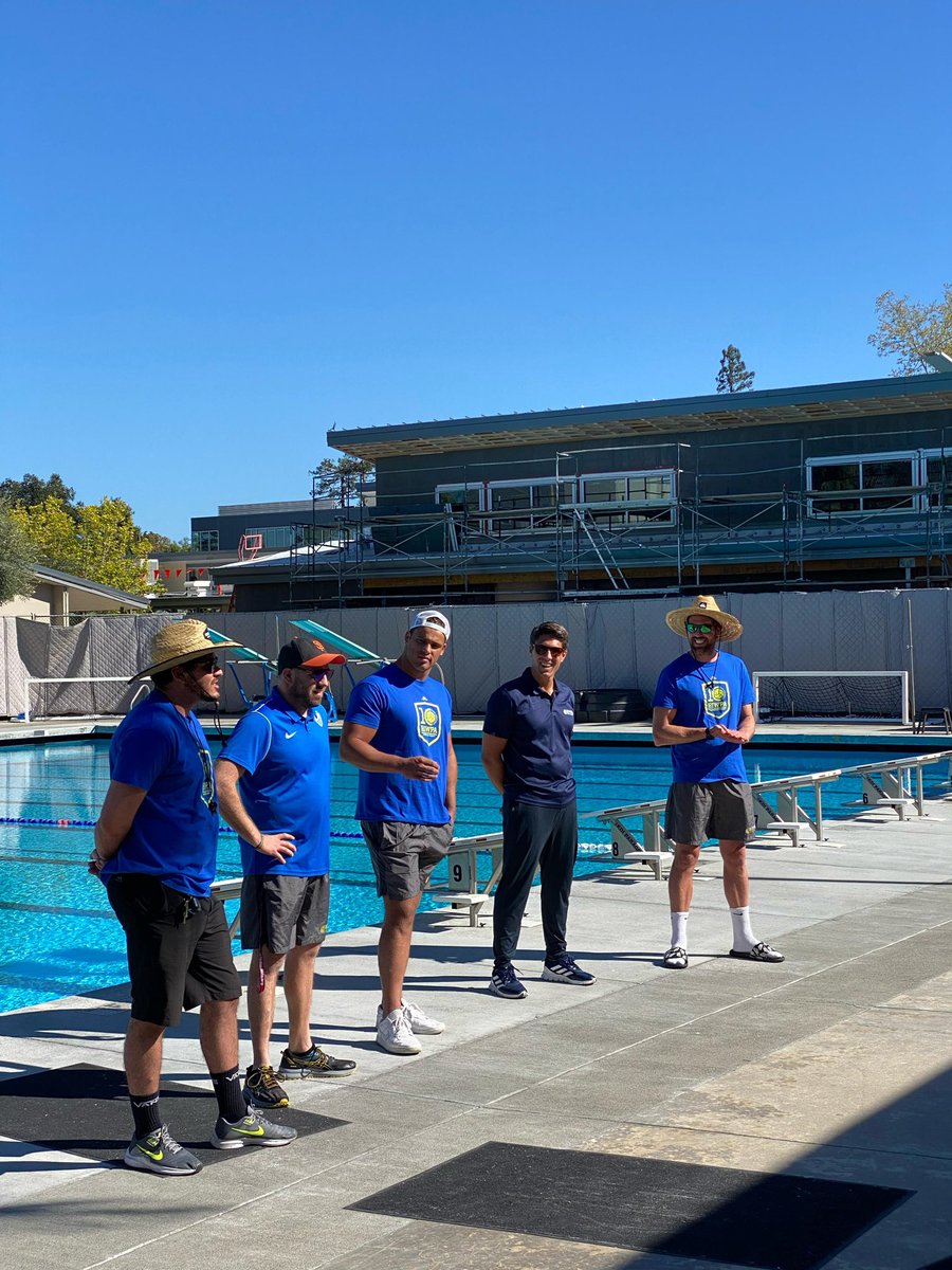 🇺🇸😊 Hello NorCal! We’re thrilled to work with this talented group of athletes for 4 days of high-level #waterpolo 🤽🏼‍♂️ Big thanks to @NORCAL_Aquatics for having us! Swipe to meet our world-class staff 🙌🏼