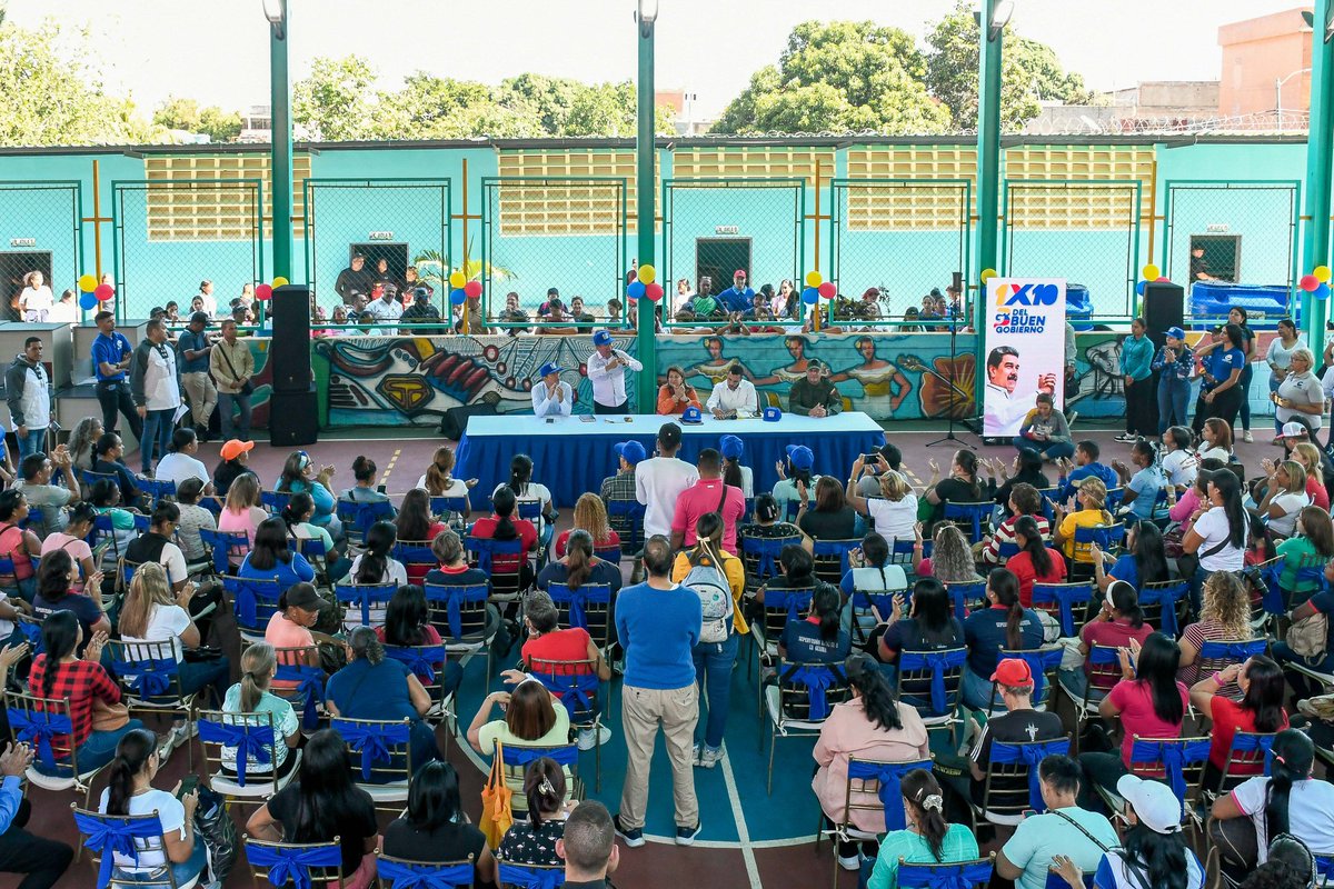 ¡Así estuvo la jornada en el Complejo Educativo Armando Reverón! Articulados/as con el 1 x 10 del Buen Gobierno entregamos insumos, equipos y materiales para 90 escuelas en La Guaira. El objetivo es firme: brindar una educación de calidad a los/as estudiantes de Venezuela.