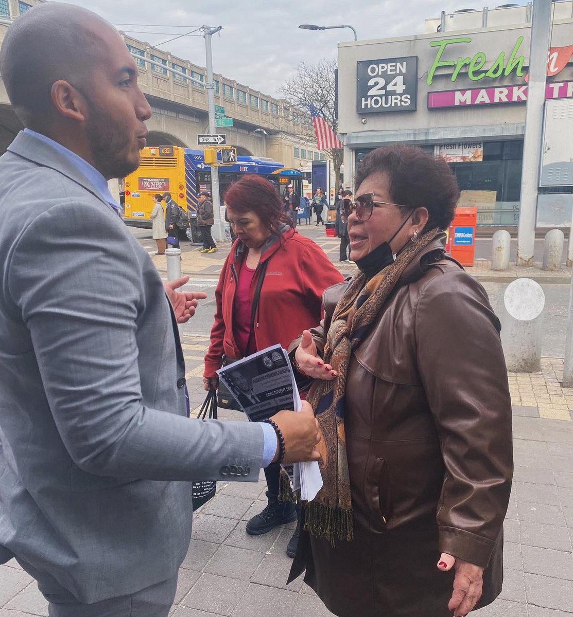 ☀️ It was great to be out in #Sunnyside to do some mobile office hours & discuss the need for tenant protections, climate initiatives, and traffic calming measures in our communities! #Sunnyside #Ridgewood #LIC #Maspeth #Woodside