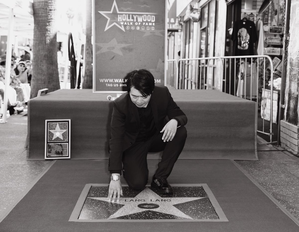 The Hollywood Chamber is thrilled to welcome world renowned pianist Lang Lang to the iconic Walk of Fame! We thank the family, friends and fans who joined us for this special unveiling in person and through the Livestream.

📸 @imagerybyoscar | HCC

#walkoffame #langlang