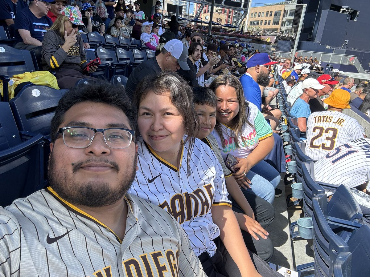 ohSnaps_Wendy's tweet photo. #ForTheFaithful 🤎💛 https://t.co/1rvjxA2btb