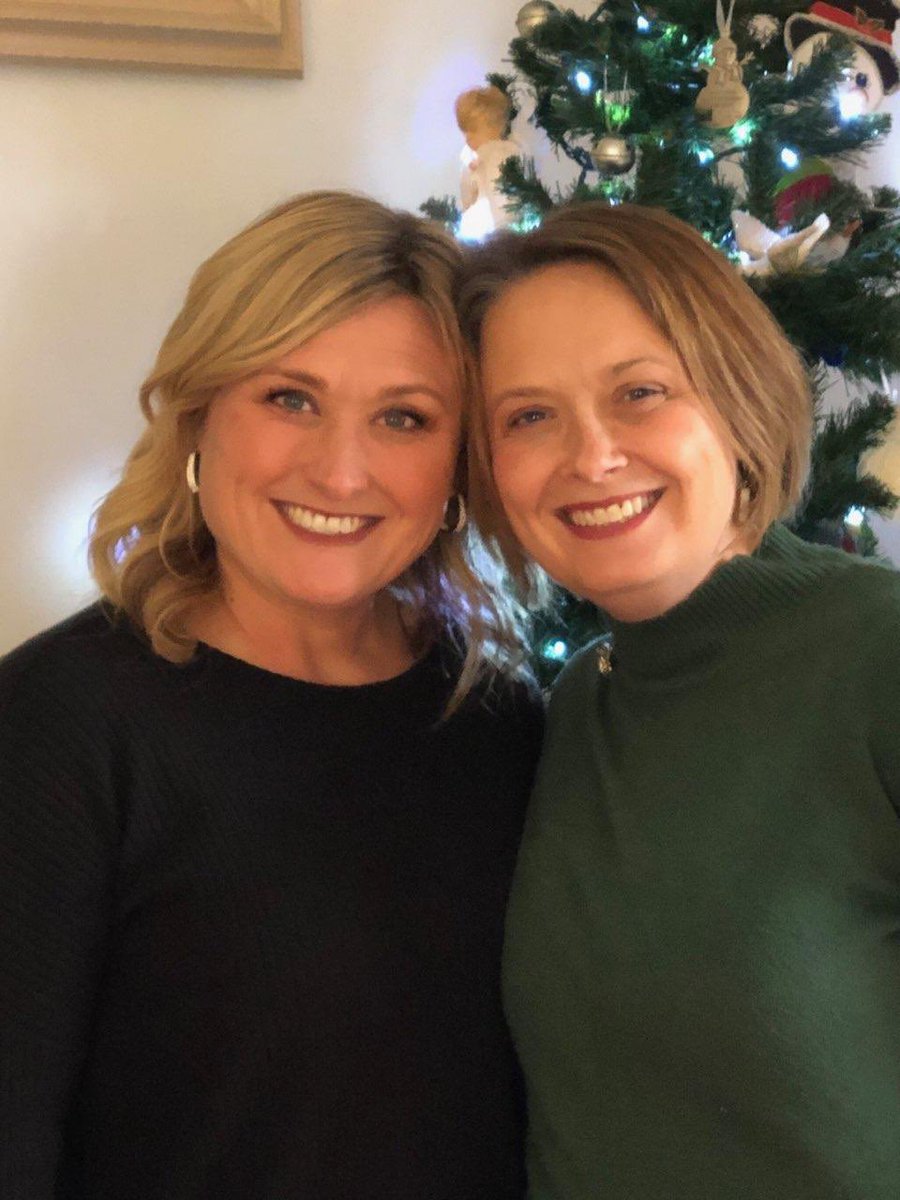 Happy National Siblings Day to this beauty! Thank you for being the best sister a girl could ask for. 🤍