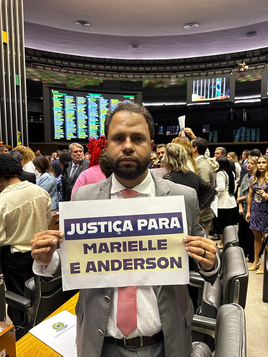 pastorhenriquev's tweet photo. APROVADO! A Câmara dos Deputados acaba de decir que Chiquinho Brazão deve continuar preso.

Votei sim para manutenção da prisão de Chiquinho Brazão!

Sim para impedir obstrução de justiça.

Sim por #JustiçaPorMarielleEAnderson

Sim para o combate às milícias no Rio de Janeiro.

Sim para o combate ao crime organizado.

Sim para a democracia.