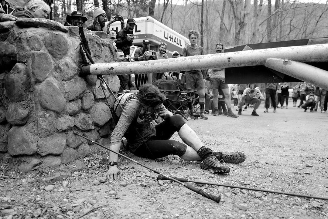 What an incredible image captured by the awesome @dav1dmiller of @JasminKParis’s outstanding Barkley Marathons triumph. 👏🏻 “All I could do was breathe and that’s all my body was screaming out for: lie down and breathe,” Copyright: David Miller - david-miller.uk.
