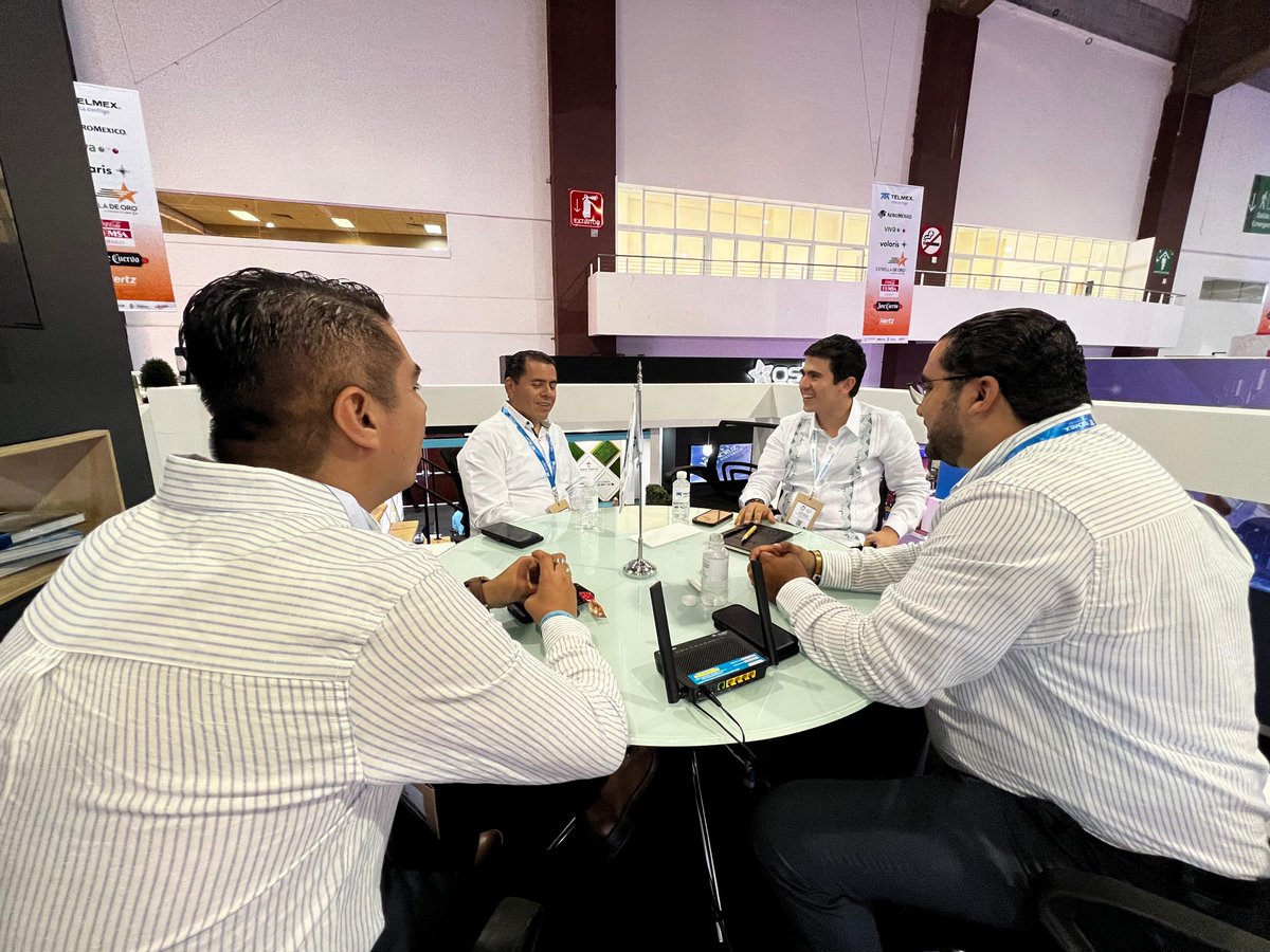 Dentro del @TianguisTurMX 2024, se asistió una reunión con ejecutivos de #Telmex, esto con el objetivo de compartir proyectos que mejoren la conectividad para quienes visiten los destinos del #CaribeMexicano y así tengan una experiencia inolvidable.