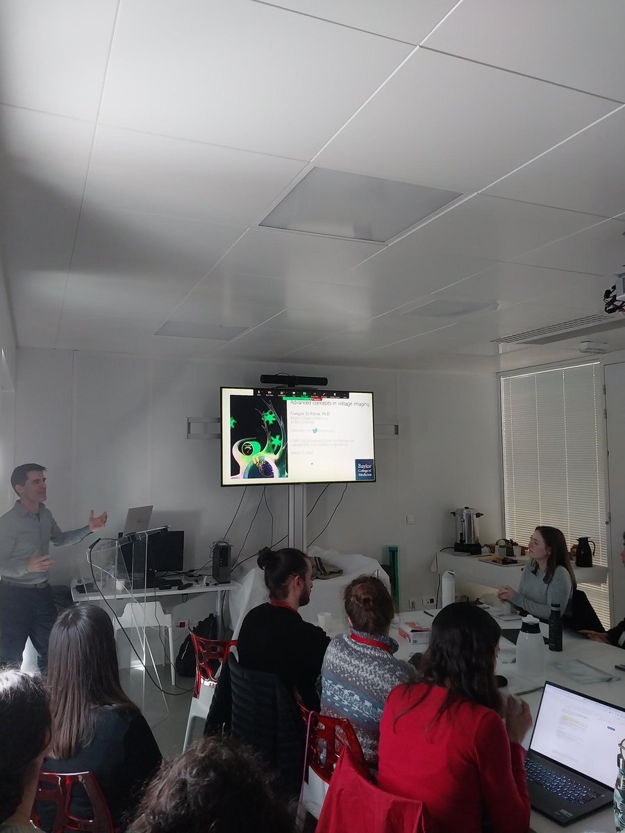 Dr. Francois St-Pierre led an illuminating session on 'Advanced Concepts in Voltage Imaging' at the Optogenetics and Wavefront Shaping program in Paris. Unlocking new insights into brain functioning! #Neuroscience  #Optogenetics #ParisConference 🌟