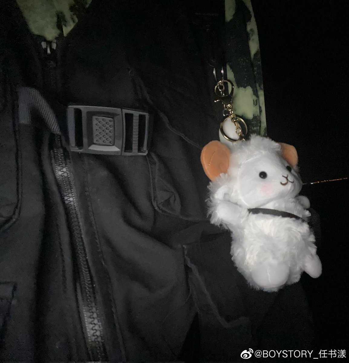 tofuyang_0424's tweet photo. it's not exactly a selca, but it's ok!! :p 🐑
@BOYSTORY_WORLD #BOYSTORY
#BOSSSelcaDay #SHUYANG #BOSS https://t.co/bk4tOa51ob