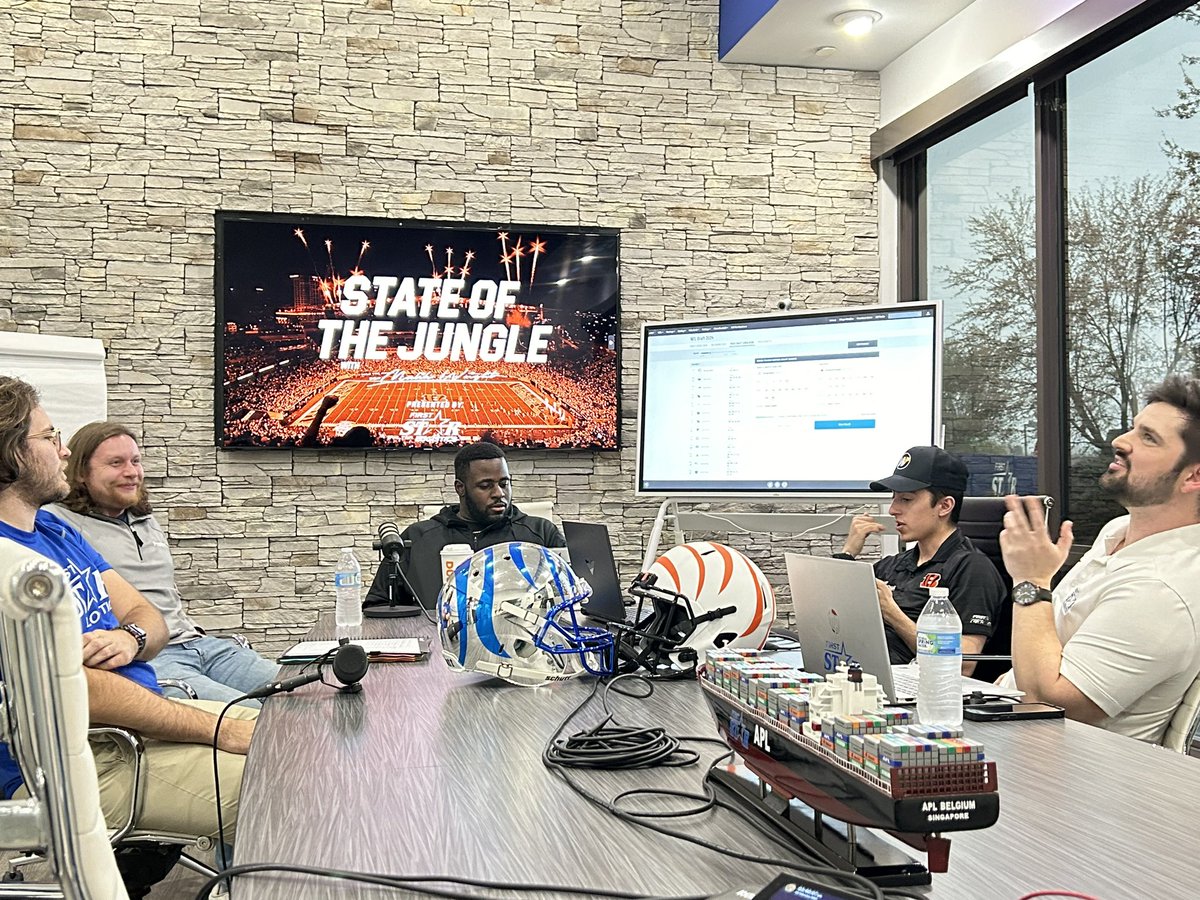 Hip hop talk or State of the Jungle War Room 3.0 prep talk? The world may never know😂 but tune in in 10 mins from the @Firststarlog studio @Wrightreportt @AlamedaViews @Fvlmer @emcphil are joined now by @willie_lutz Link: youtube.com/live/k49_LdmK5…